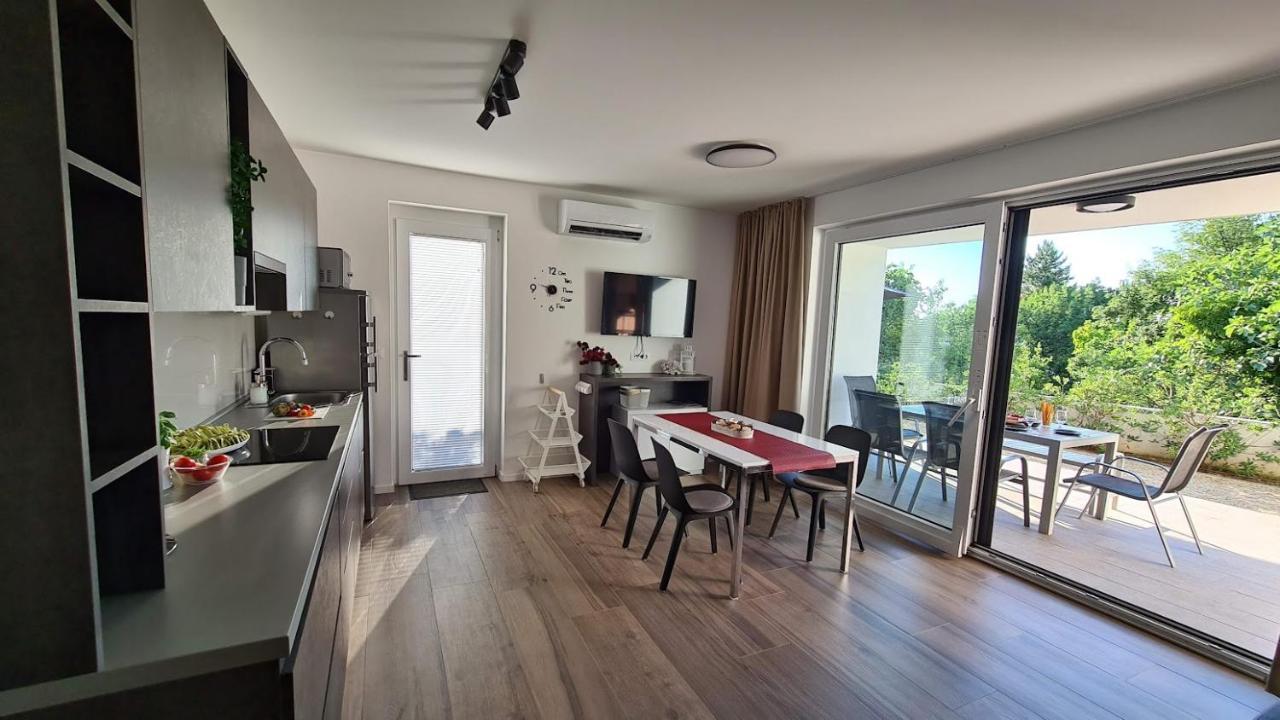 Vila Primorka Apartmani Oleander Šilo Eksteriør billede