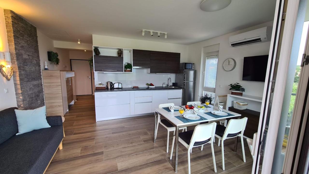 Vila Primorka Apartmani Oleander Šilo Eksteriør billede