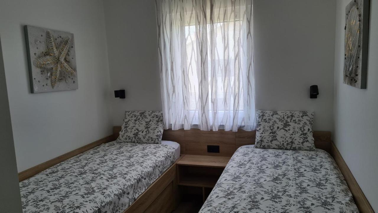 Vila Primorka Apartmani Oleander Šilo Eksteriør billede
