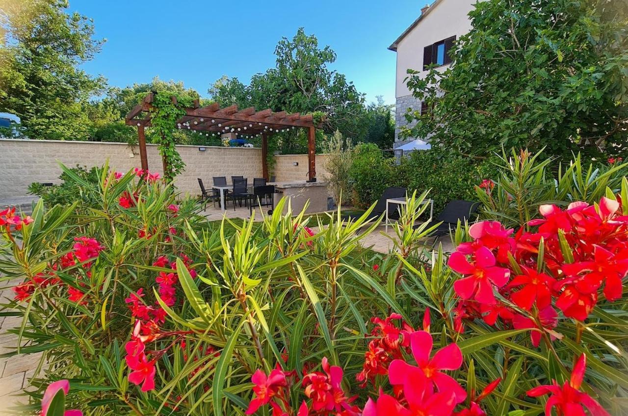 Vila Primorka Apartmani Oleander Šilo Eksteriør billede
