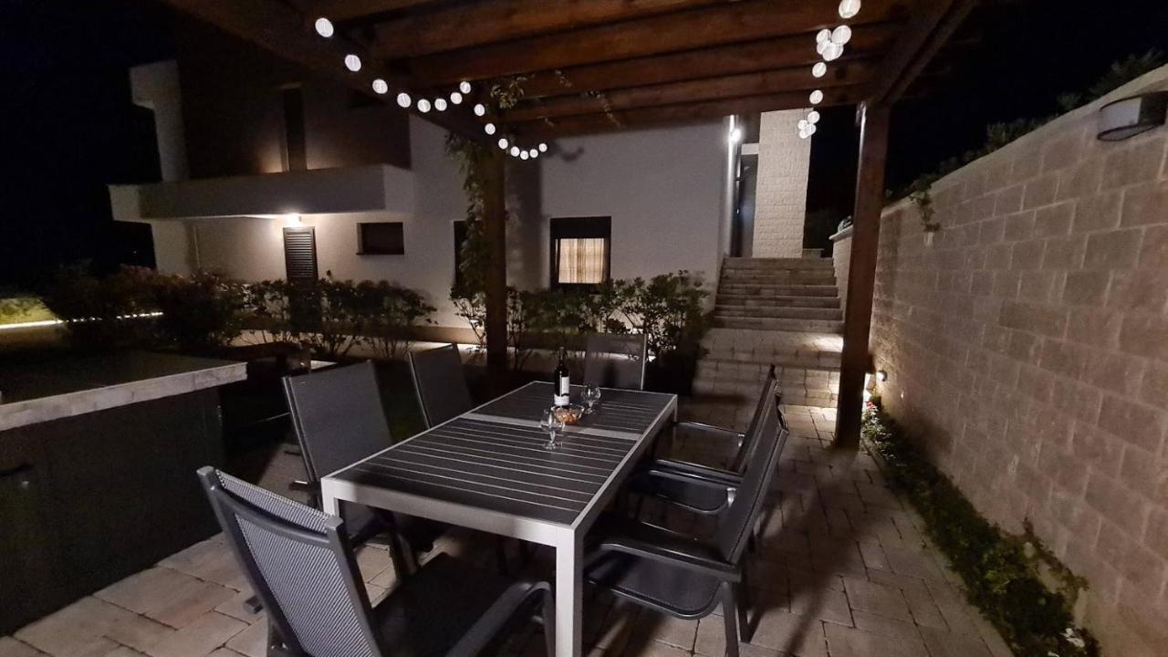 Vila Primorka Apartmani Oleander Šilo Eksteriør billede